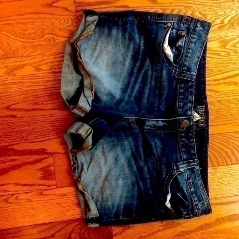 Women’s decree jean shorts size 19 stretch fits very tight
